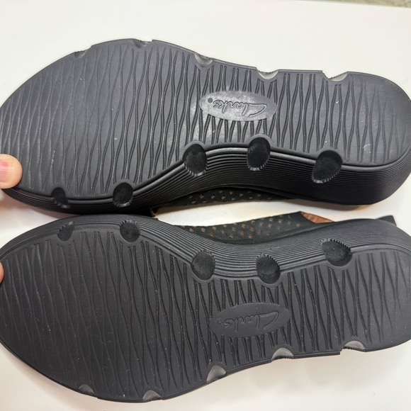 Clarks Black Perforated Women Wedge Sandals Size 8 GUC, see photos for wear - Picture 5 of 8